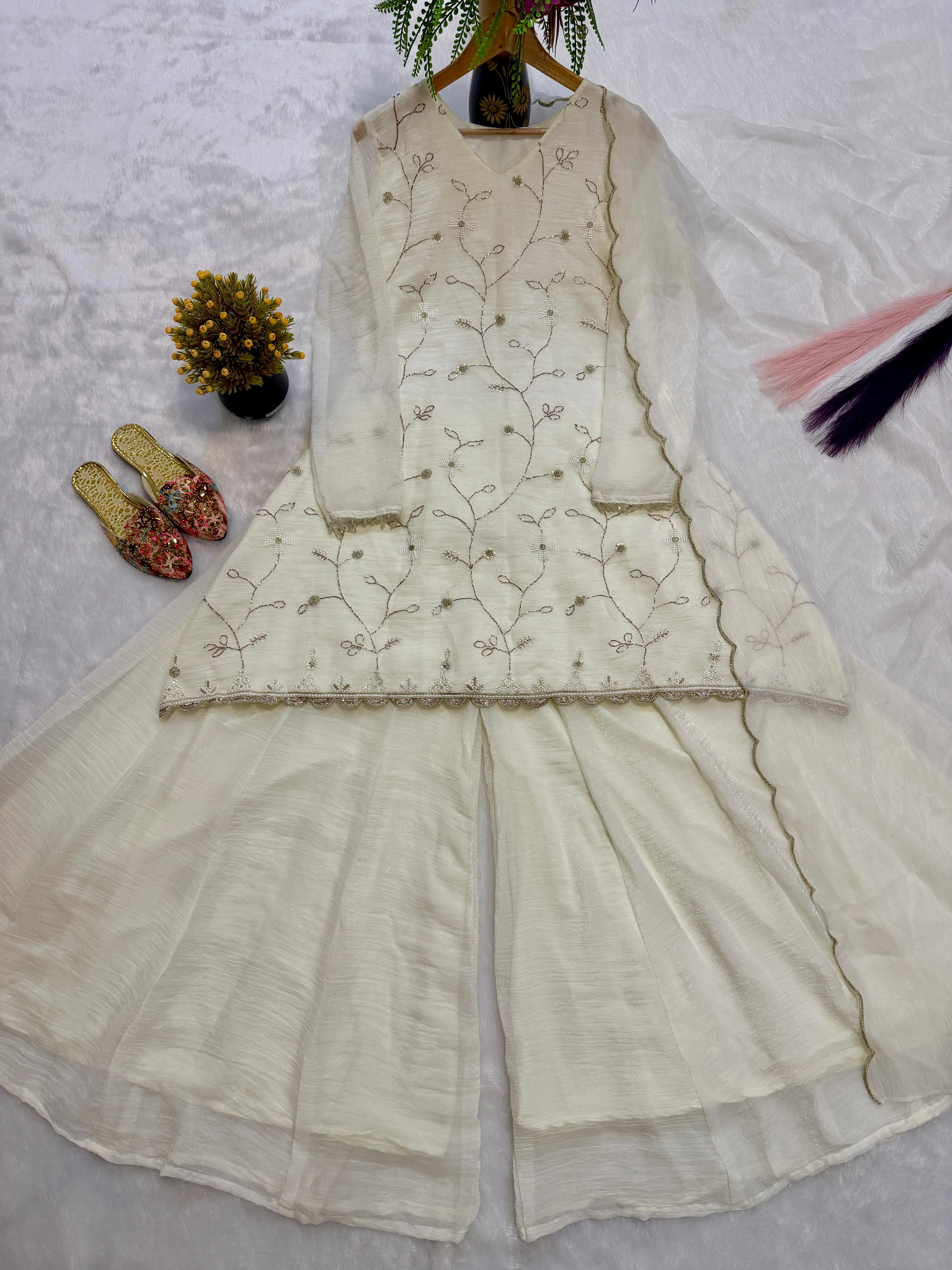 Editorial Ivory Minimalist Festive Set